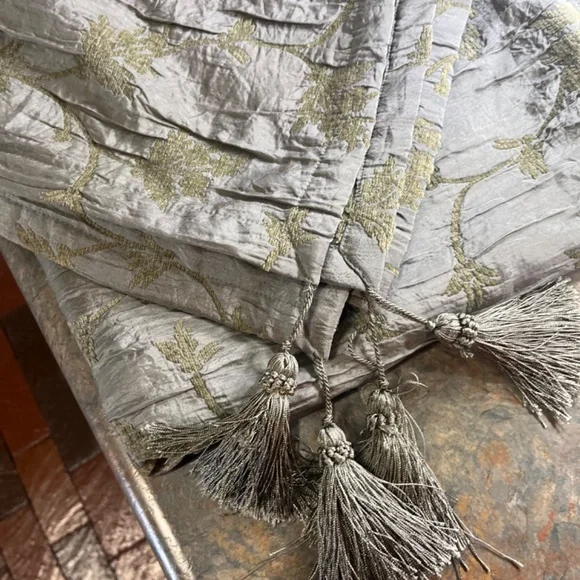 Sonoma table tapestry or throw. Sage green - Picture 2 of 3